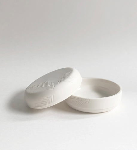 8cm (W) x 4cm (H)